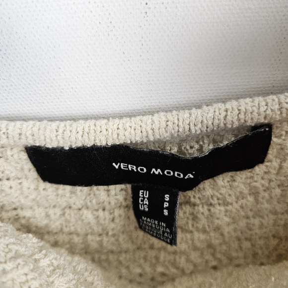 Vera Moda Crochet Mesh top - Picture 4 of 4